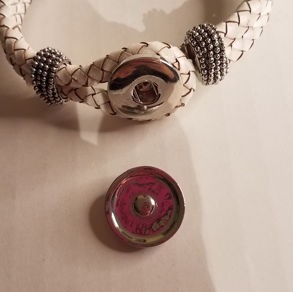 Fleur-de-lis snap bracelet j214 - Picture 3 of 5